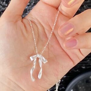Stunning Silver Ribbon Bow Necklace NWT